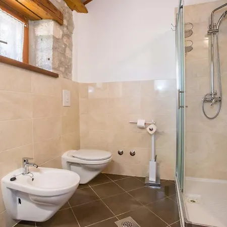 Silvana Holiday home Flengi