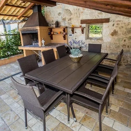 Holiday home Silvana Flengi